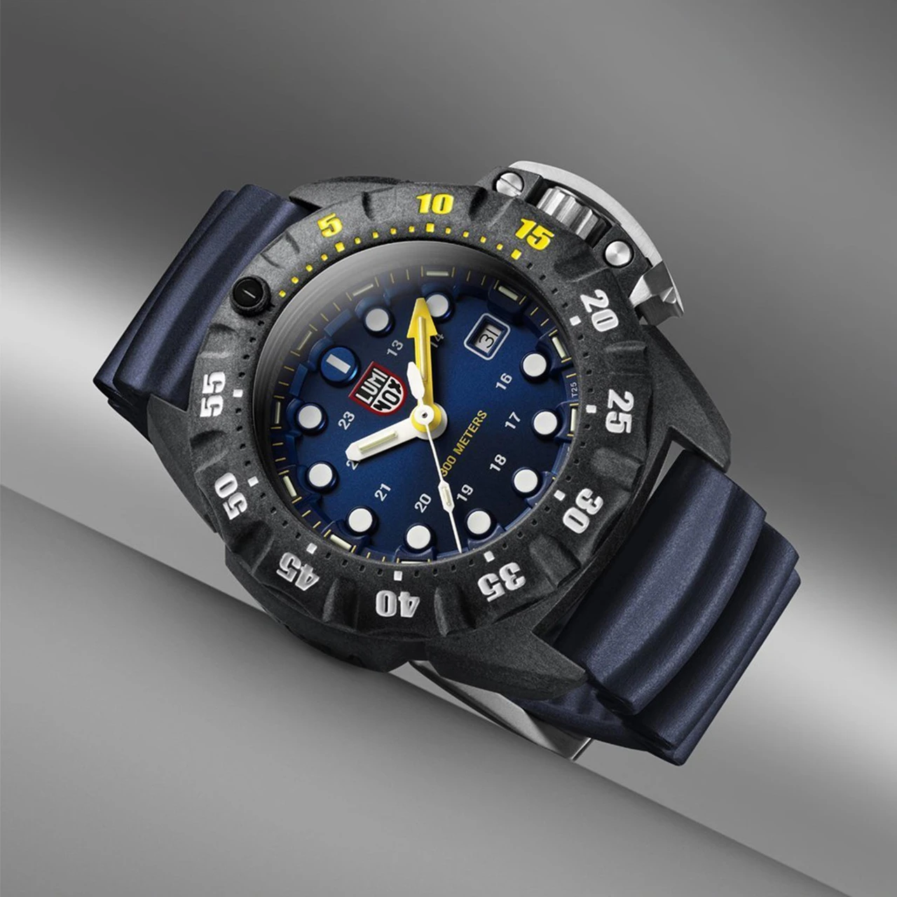 Luminox Deep Dive Carbon Black Blue WAS £562.95 - Image 9