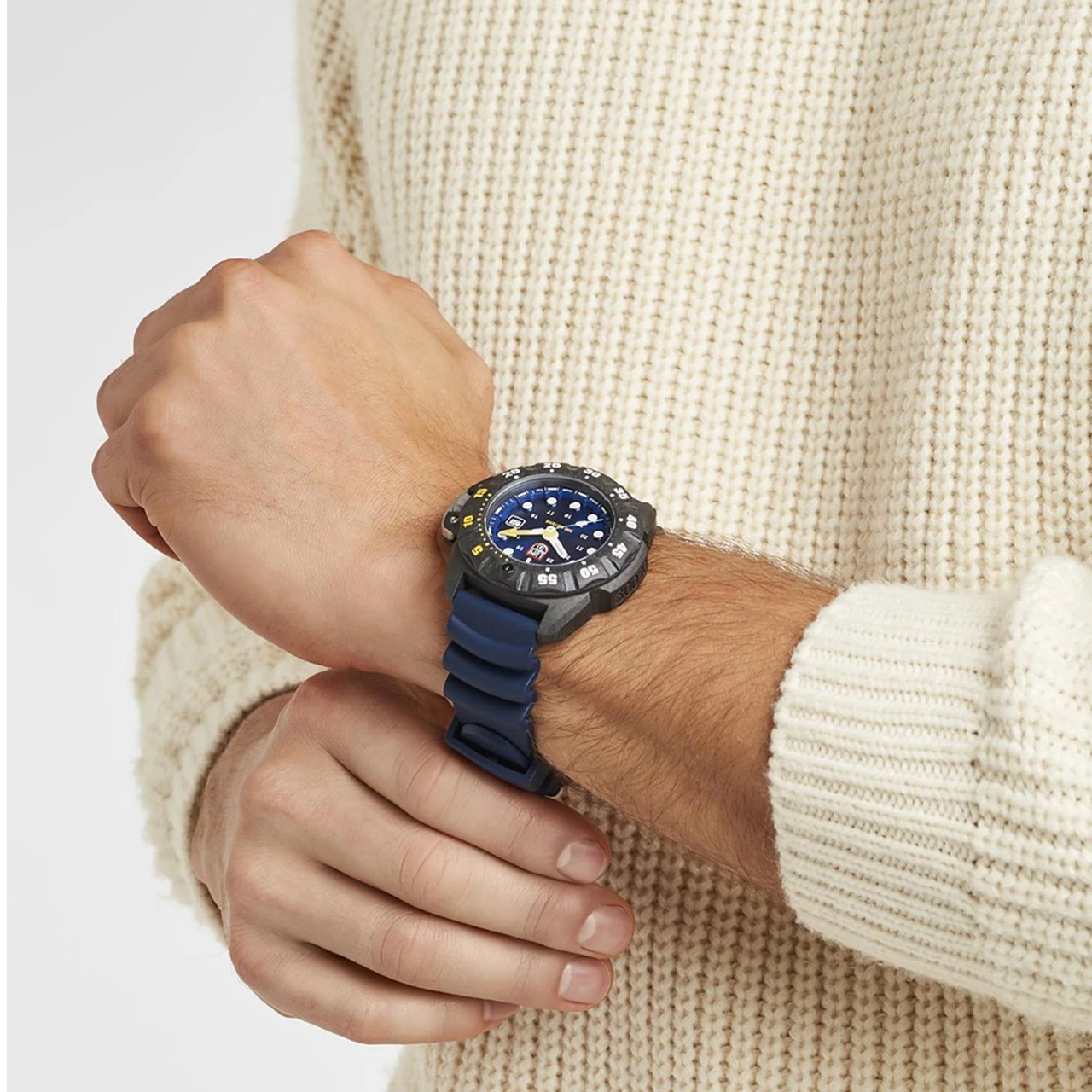 Luminox Deep Dive Carbon Black Blue WAS £562.95 - Image 3