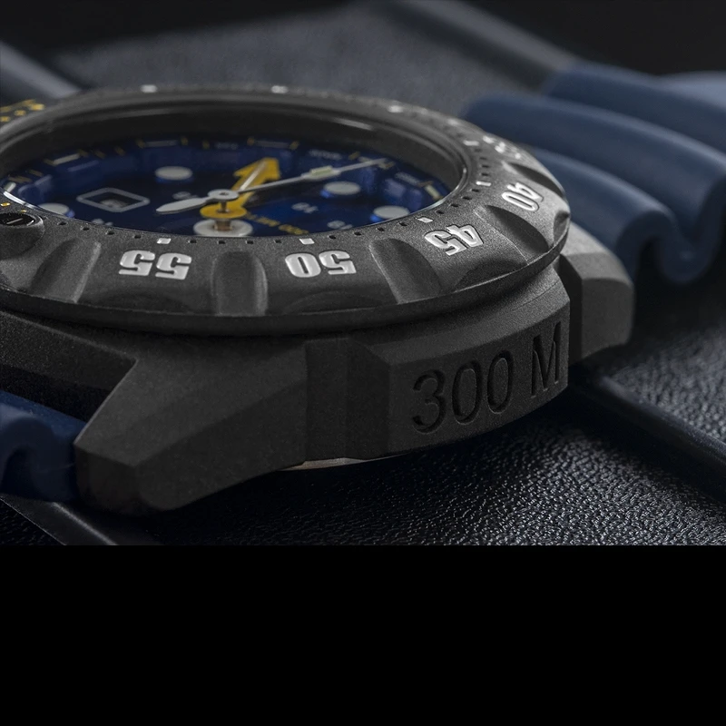 Luminox Deep Dive Carbon Black Blue WAS £562.95 - Image 6