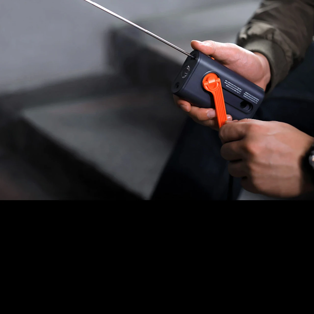 Nextool Hand Crank Radio - Image 3